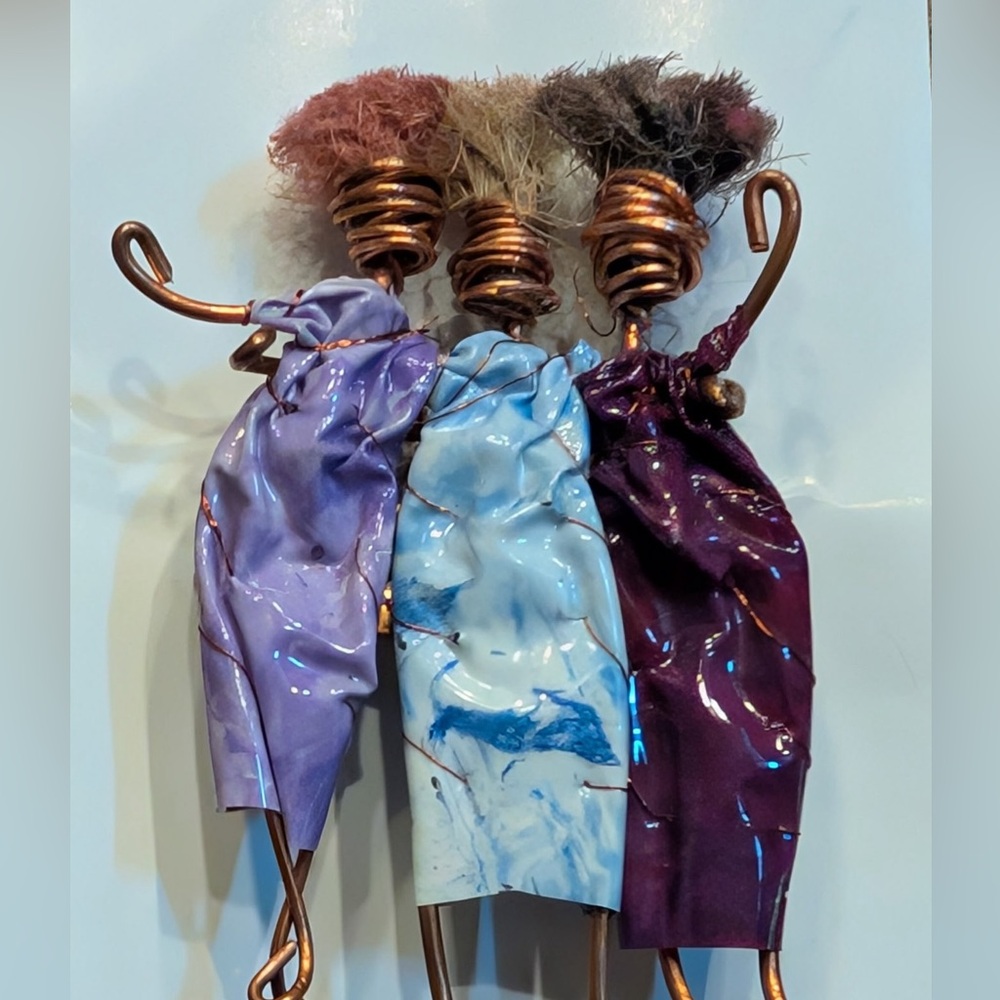 Artisan made Three Happy Ladies Brooch 
Unique metal mixed copper wire art